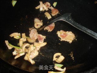 鲜蘑炒肉片的做法步骤：8