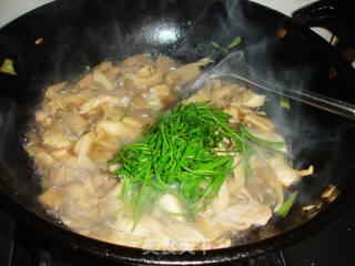 鲜蘑炒肉片的做法步骤：14