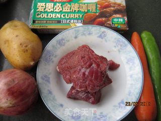光灿灿的--咖喱牛肉的做法步骤：1
