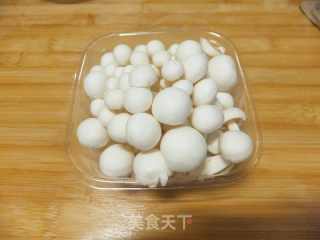 芹菜炒鱿鱼的做法步骤：1
