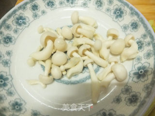 芹菜炒鱿鱼的做法步骤：4