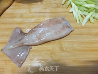 芹菜炒鱿鱼的做法步骤：5