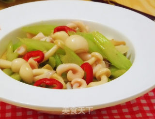 芹菜炒鱿鱼的做法步骤：12
