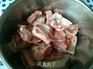 萝卜炖排骨的做法步骤：1