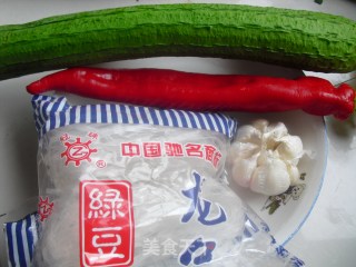 蒜蓉粉丝蒸丝瓜的做法步骤：1