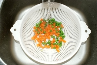 宝宝的最爱-----五彩鸡丁的做法步骤：11
