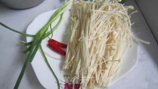 凉拌金针茹的做法步骤：1