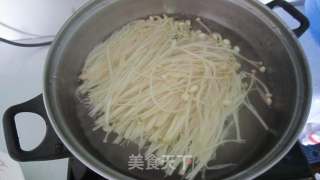 凉拌金针茹的做法步骤：2