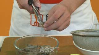 鱼露煲小河虾的做法步骤：1