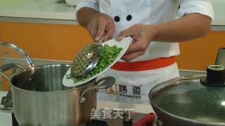 榄菜豆角炒蚬肉的做法步骤：1
