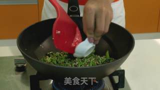 榄菜豆角炒蚬肉的做法步骤：6