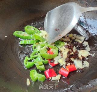 下酒小炒-------辣炒田螺的做法步骤：7