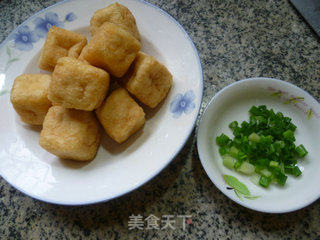 香菇烧油豆腐的做法步骤：2
