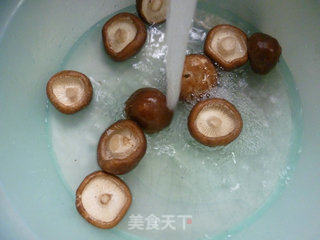 香菇烧油豆腐的做法步骤：3
