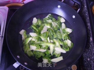 豆豉鲮鱼炒苦瓜的做法步骤：4