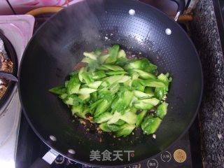 豆豉鲮鱼炒苦瓜的做法步骤：8