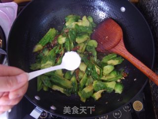 豆豉鲮鱼炒苦瓜的做法步骤：9