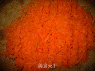 韭菜红萝卜煎饺的做法步骤：2