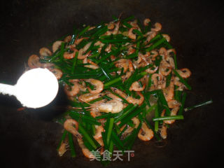 韭菜花炒河虾的做法步骤：8