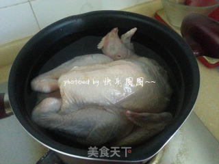 香菇炖鸡的做法步骤：1