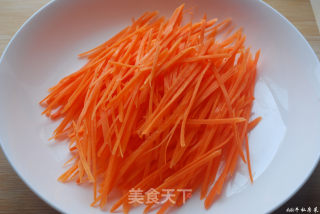 清凉脆爽美发瘦身营养丰富的凉拌美食—凉拌海带丝的做法步骤：3