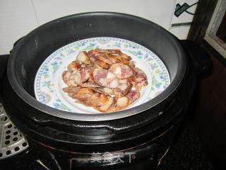 调味汁浇腊肠的做法步骤：4