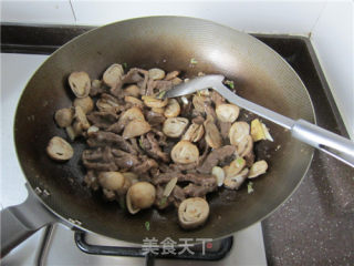 蚝油草菇牛柳的做法步骤：7