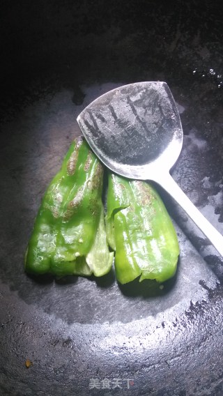 青椒皮蛋的做法步骤：1