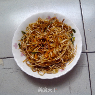 夏天面食之佳品———风味独特的豆芽韭菜凉面的做法步骤：4