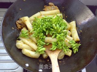 兰花肉片炒粉卷的做法步骤：9