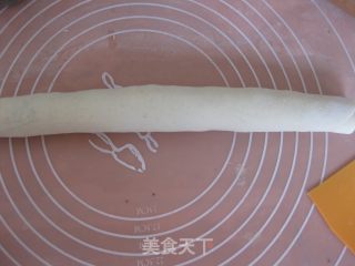 黑芝麻蝴蝶花卷的做法步骤：6