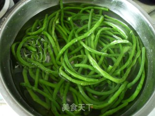 蒜拌豆角的做法步骤：3