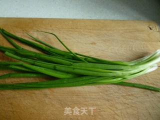 小葱鸡蛋的做法步骤：1