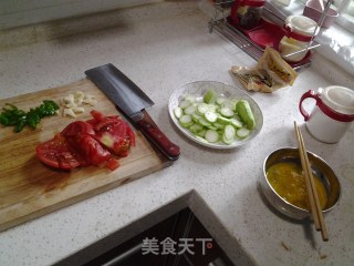 丝瓜炒鸡蛋的做法步骤：1