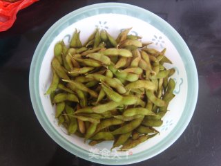 盐水毛豆的做法步骤：2