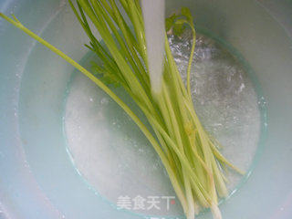 芹菜风干肉炒花菜的做法步骤：5