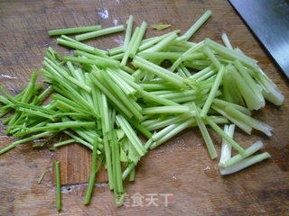芹菜风干肉炒花菜的做法步骤：6