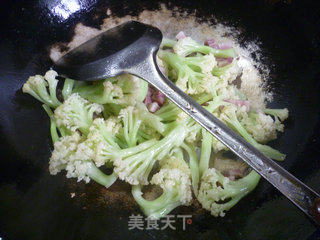 芹菜风干肉炒花菜的做法步骤：8