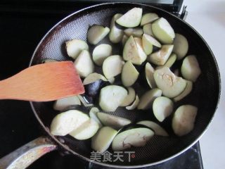 豆瓣茄子炒油条的做法步骤：3
