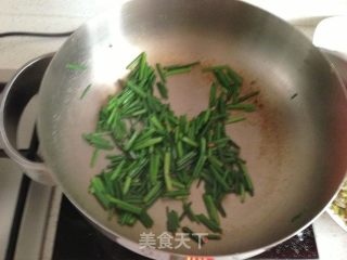 蒜苗炒鸡蛋的做法步骤：5