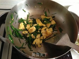 蒜苗炒鸡蛋的做法步骤：6