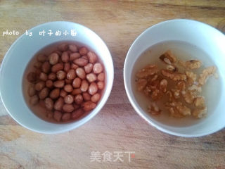 核桃花生牛奶的做法步骤：2