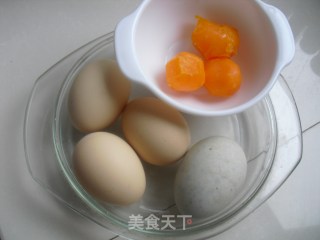 三色蒸蛋的做法步骤：1