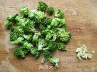虾仁西兰花的做法步骤：2
