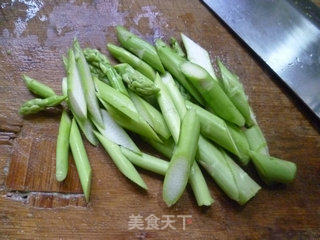 芦笋炒风干肉的做法步骤：3