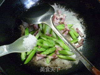 芦笋炒风干肉的做法步骤：7