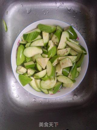 鱼香茄子的做法步骤：2