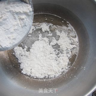 老婆饼的做法步骤：1