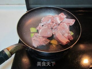 白菜豆腐排骨汤的做法步骤：3