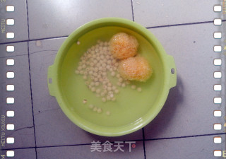 夏季之糖水佳品————银耳莲子冰糖红片糖枸杞羹的做法步骤：2